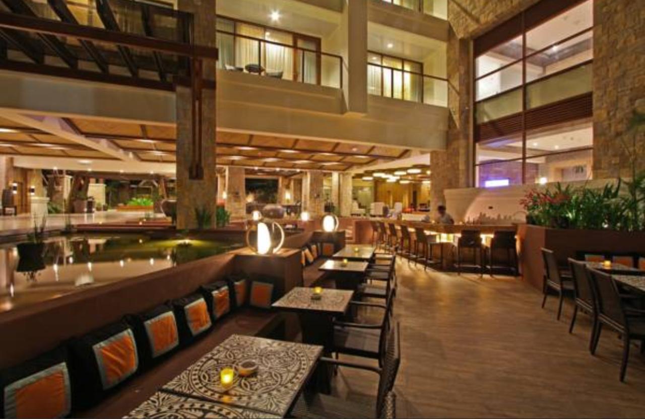The Bellevue Resort Панглао Екстериор снимка The lobby of the hotel