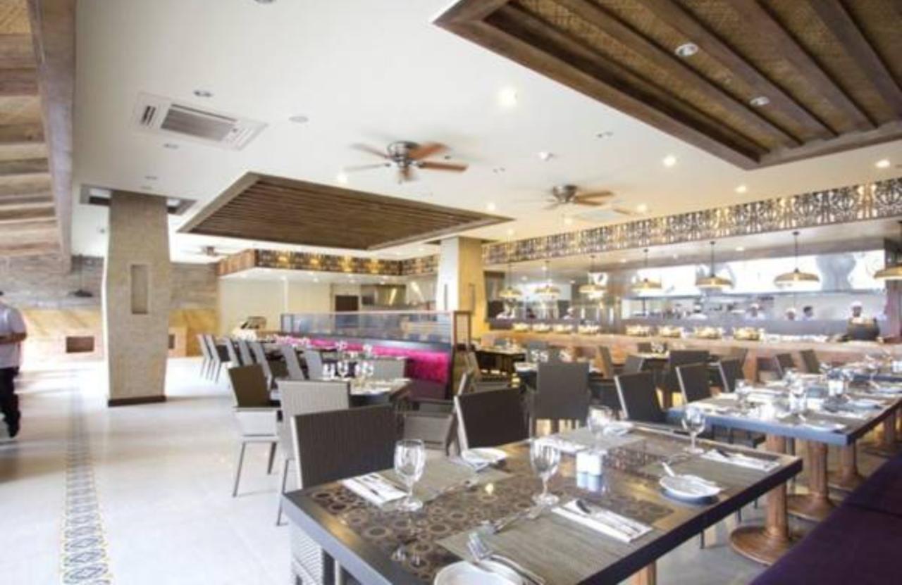 The Bellevue Resort Панглао Екстериор снимка The interior of the restaurant