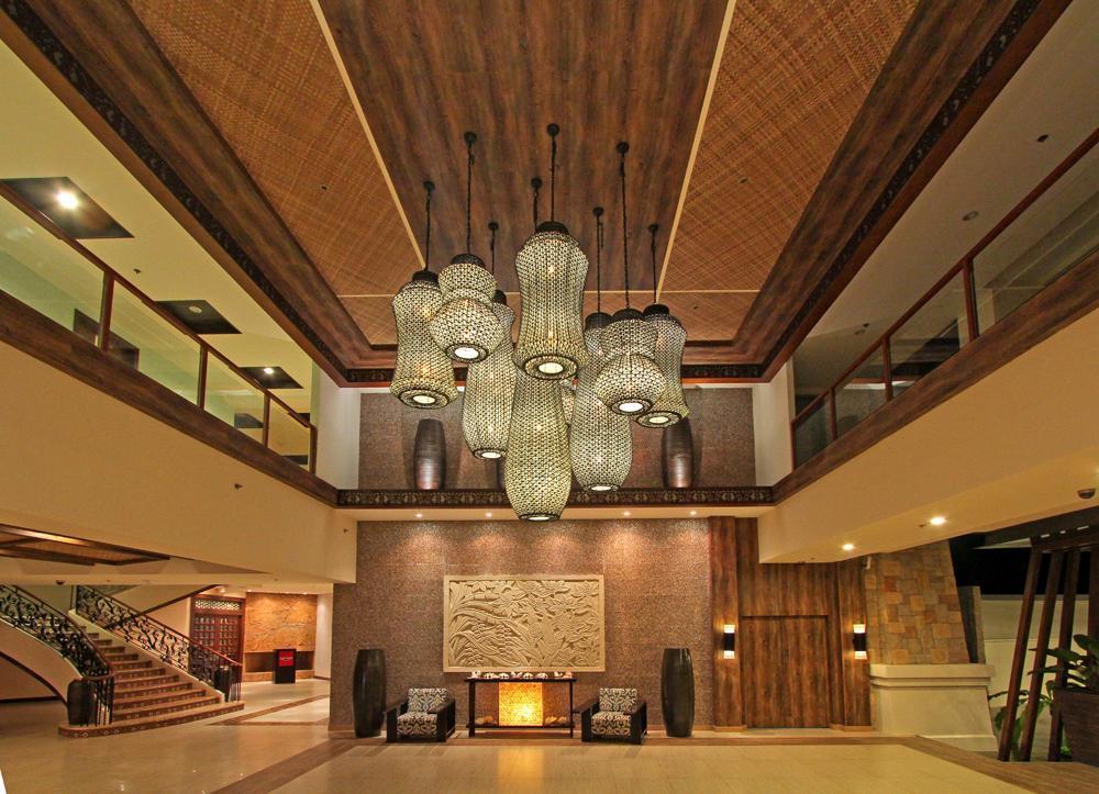 The Bellevue Resort Панглао Екстериор снимка The lobby of the hotel
