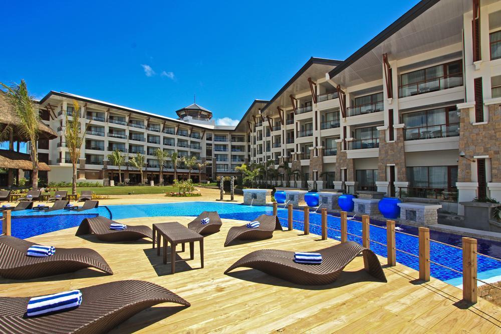 The Bellevue Resort Панглао Екстериор снимка The pool at the Radisson Blu Hotel Cebu