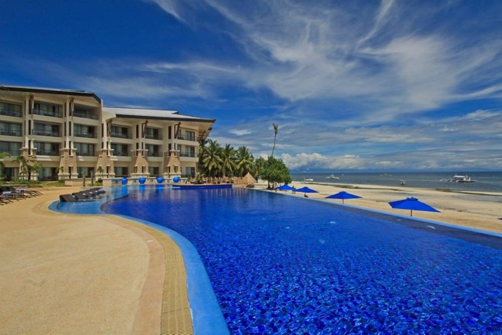The Bellevue Resort Панглао Екстериор снимка The swimming pool at the Shangri-La Hotel, Mactan Resort