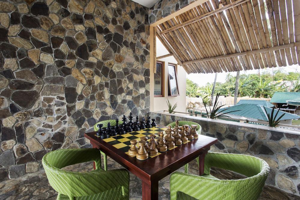 The Bellevue Resort Панглао Екстериор снимка A game of chess at the resort