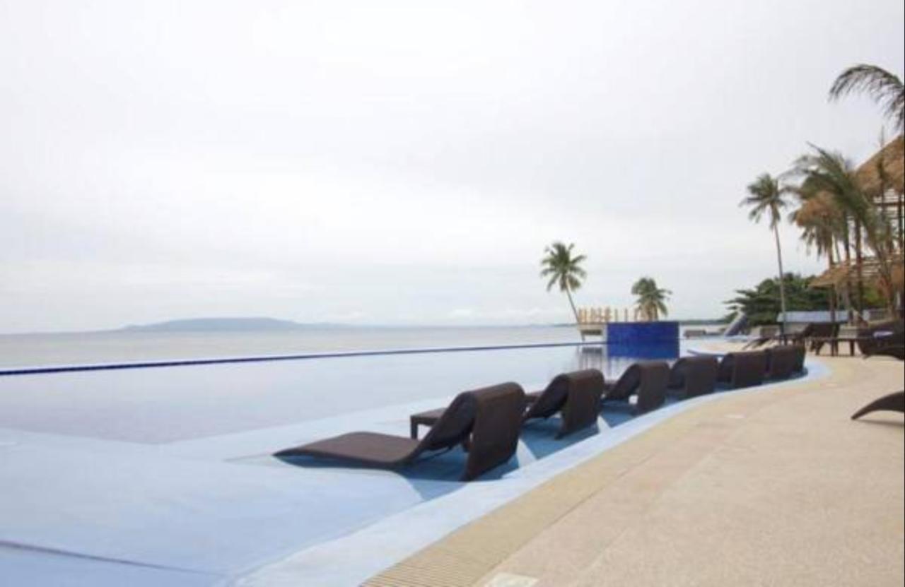 The Bellevue Resort Панглао Екстериор снимка Infinity pool at the Shangri-La Tanjung Rhu, Malaysia
